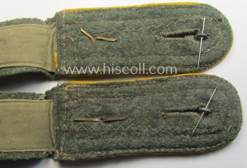 Truly used- and/or worn, pair of WH (Heeres) so-called: 'M40 o. M43'-pattern, NCO-type shoulderstraps: 'Feldwebel der Kav./Reiter- o. Aufklärungs-Trpn.' — image 4
