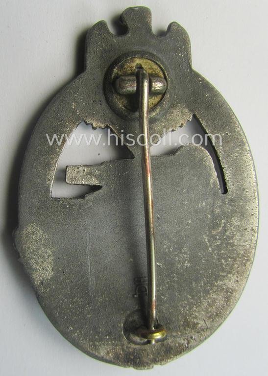 'Panzerkampfabzeichen in Silber' being a neatly maker- (ie. 'HA'-) marked- and/or typical zinc- (ie. 'Feinzink'-) based specimen as was produced by the desirable 'Hersteller' (ie. maker): 'Hermann Aurich' — image 4