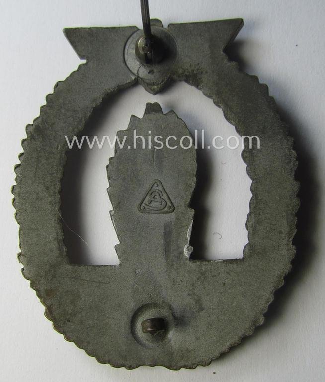 Regrettably denazified, WH (KM) 'Kriegsabzeichen für Minensuch-, U-Boot-Jagd und Sicherungs-Verbände' (being a typical maker-marked, 'Feinzink'-based example as was produced by the: 'Adolf Scholze'-company) — image 4