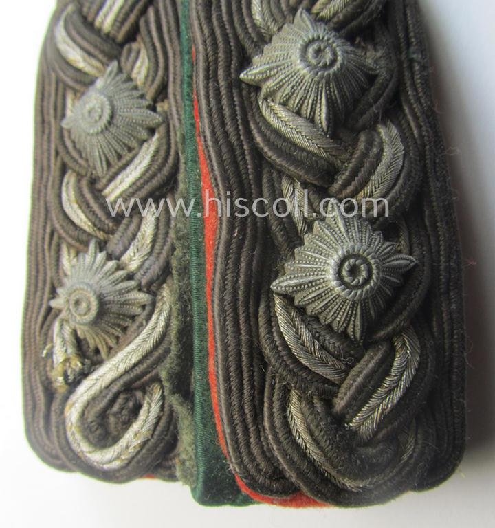 Truly used pair of WH (Luftwaffe) NCO-type shoulderboards as intended for a medium-ranked, administrative-official (ie. NCO) having the rank of: 'Oberfeldwebel' (ie.: 'Beambter des mittleren Dienstes') — image 2