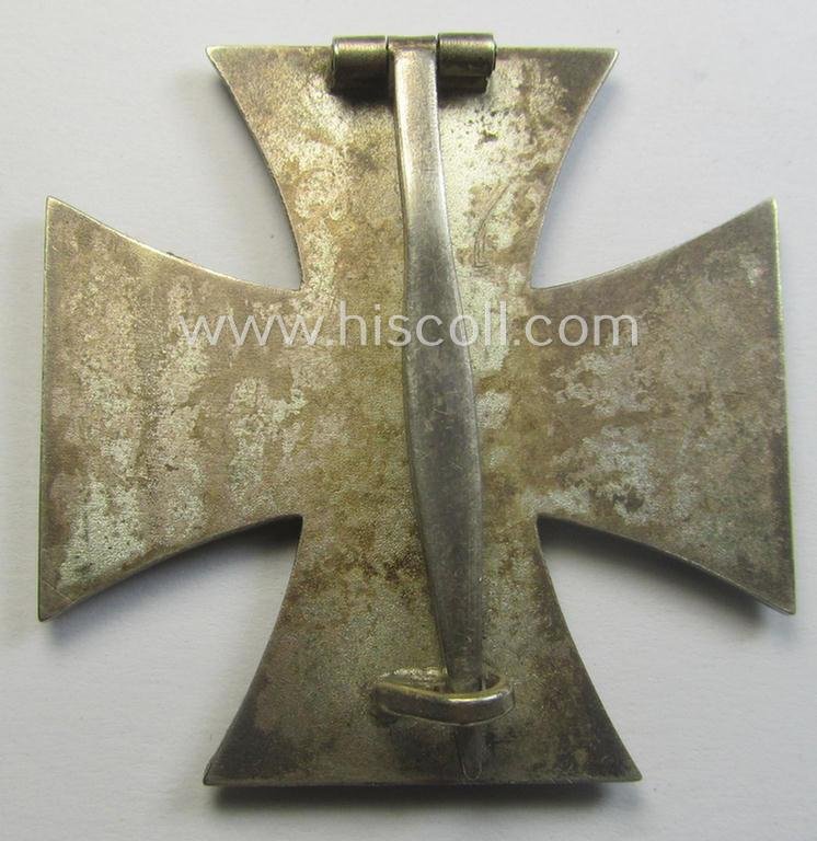 'Eisernes Kreuz 1. Klasse' (or: Iron Cross 1st class) being a (typical) non-marker-marked example by the maker: 'B.H. Mayer's Kunstprägeanstalt' and that comes in its original etui as issued- and /or moderately used — image 3