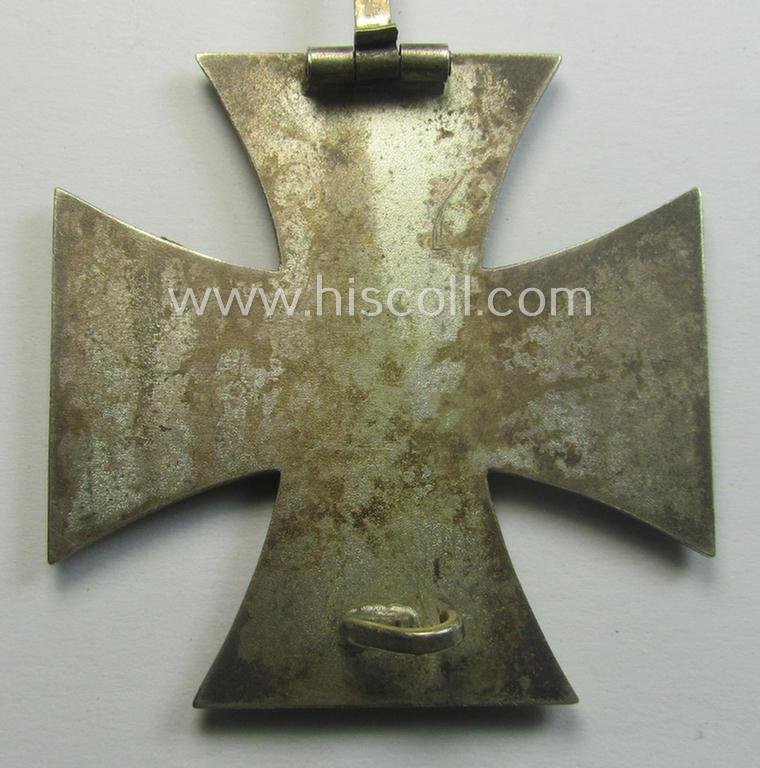 'Eisernes Kreuz 1. Klasse' (or: Iron Cross 1st class) being a (typical) non-marker-marked example by the maker: 'B.H. Mayer's Kunstprägeanstalt' and that comes in its original etui as issued- and /or moderately used — image 4