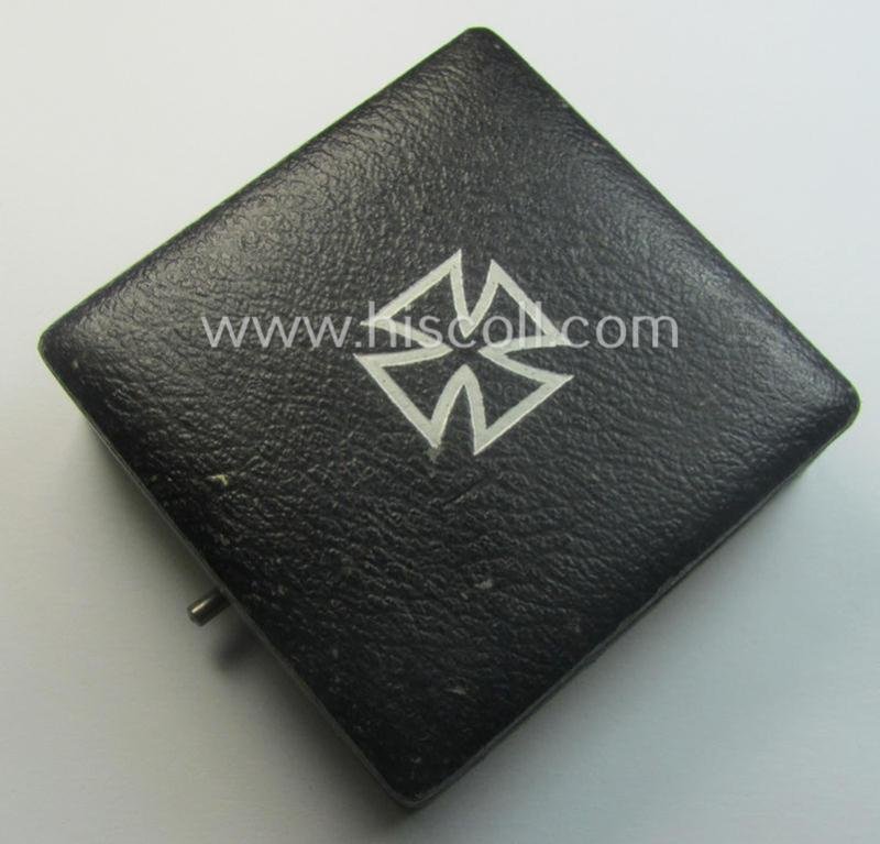 'Eisernes Kreuz 1. Klasse' (or: Iron Cross 1st class) being a (typical) non-marker-marked example by the maker: 'B.H. Mayer's Kunstprägeanstalt' and that comes in its original etui as issued- and /or moderately used — image 8