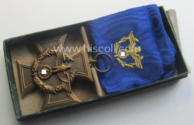 'Zollgrenzschütz-Ehrenzeichen' (or: customs loyal-service medal) that comes together with its full-length ribbon (ie. 'Bandabschnitt') and that comes stored in its (incomplete) etui — image 3
