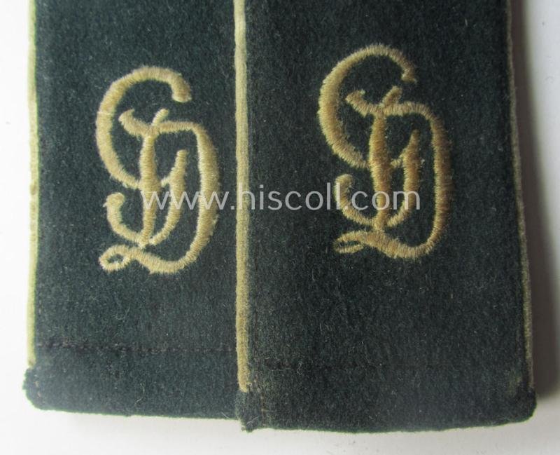 Moderately used- and/or worn - and fully matching and rarely encountered! - pair of WH (Heeres), early-war-period (ie. 'M36 o. M40'-pattern styled-) EM-type shoulderstraps as intended for a: 'Soldat eines Inf.-Rgts. der 'Grossdeutschland'-Div.' — image 2