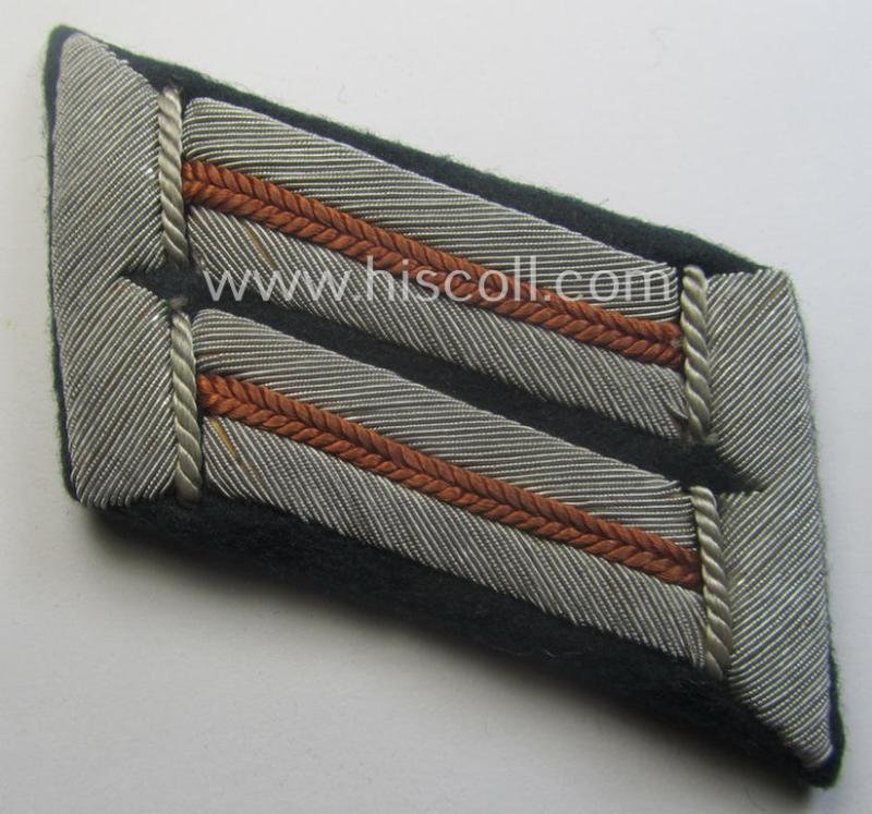 Pair of - neatly hand-embroidered and truly very rarely seen! - WH (Heeres) officers'-type collar-tabs: 'Offizier der Kradschützenbtle. der Pz.Div. u. Inf.Div. (mot)' — image 2