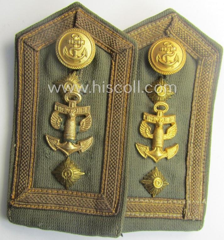 Pair of neatly 'cyphered'- (and pre-war-period!) WH (Kriegs- o. Reichsmarine) NCO-type shoulderstraps as constructed from HBT-material as intended for an: 'Oberfwbl. eines Küsten-Artillerie-Abtgs.' — image 2