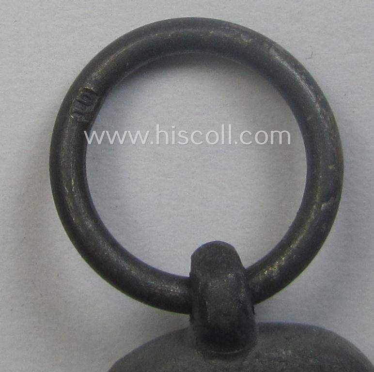 Medal-set: 'Winterschlacht im Osten 1941/42' as produced by the: 'Förster & Barth'-company being a clearly maker- (ie. '10'-marked) specimen that came stored in its original 'Zellstoff'-based pouch of issue as found — image 5