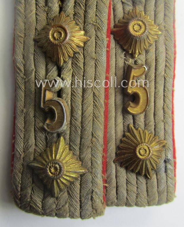 Truly used- and worn pair of WH (Heeres) 'cyphered', officers'-type shoulderboards: 'Hauptmann des Artillerie-Rgts. 5' — image 2