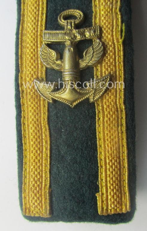 Single, (I deem) early-war-period so-called: 'M40'-pattern, WH (Kriegsmarine) tailor-made, NCO-type shoulderstrap as was intended for usage by an: 'Unteroffizier eines Küsten-Artillerie-Abtgs.' — image 2
