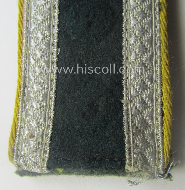 Single, early-war-period so-called: 'M40'-pattern, WH (Heeres) tailor-made, NCO-type shoulderstrap as piped in the bright-yellow-coloured branchcolour as was intended for usage by an: 'Unteroffizier der Nachrichten-Trpn.' — image 2