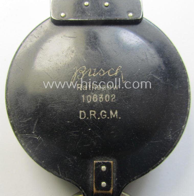 Pre-war-period, 'standard-issue'-pattern and/or (typical) black-coloured (and/or aluminium-based) WH compass (ie. 'Marschkompass') which is nicely maker- (ie. 'Busch - D.R.G.M.'-) marked and/or individually numbered: '106302' — image 2