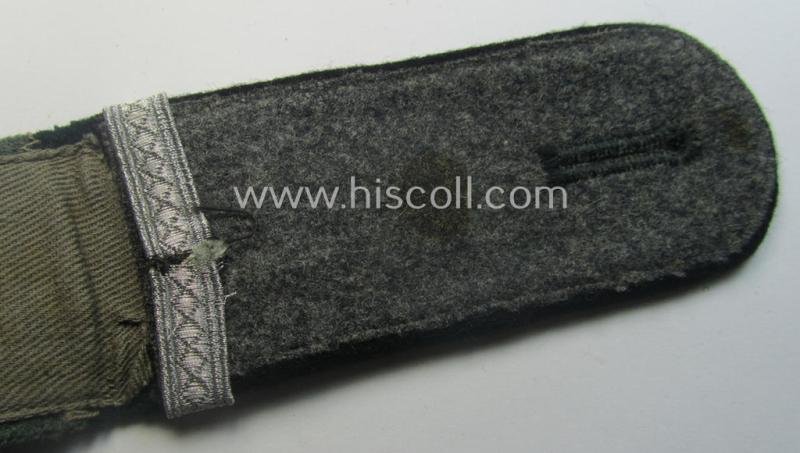 Single - but neverthless scarcely seen! - WH (Heeres) EM-type (ie. 'M40-pattern, rounded-style) 'cyphered' shoulderstrap as was specifically intended for usage by a: 'Soldat u. Uffz.-Anwärter des Pionier-Bataillons 14' — image 4