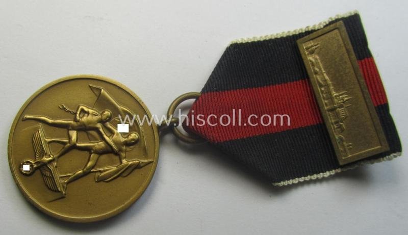 WH Czech-occupation- (ie. 'Anschluss'-) medal: '1. Oktober 1938' that comes with its period-attached 'PB-Spange' and that comes stored in its bordeaux-red-coloured- and/or non-maker-marked etui — image 4
