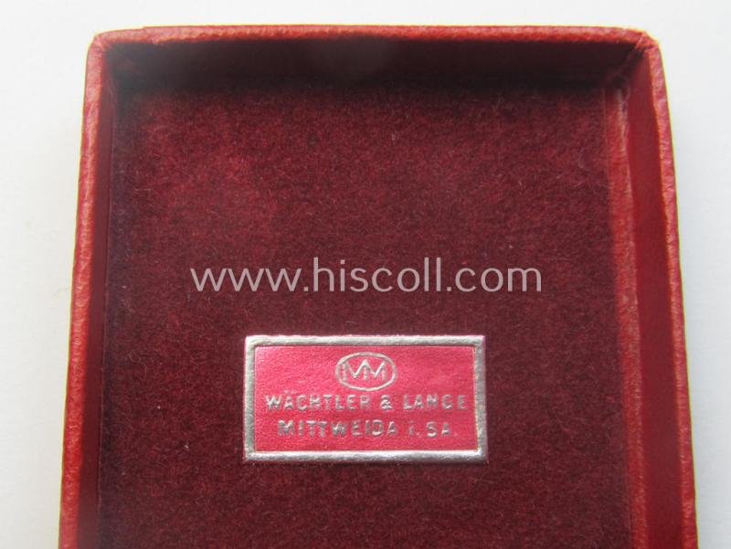 'Treuedienst Ehrenzeichen 2. Klasse' that comes stored in its maker- (ie. 'Wächtler & Lange'-) marked, two-pieced etui — image 2