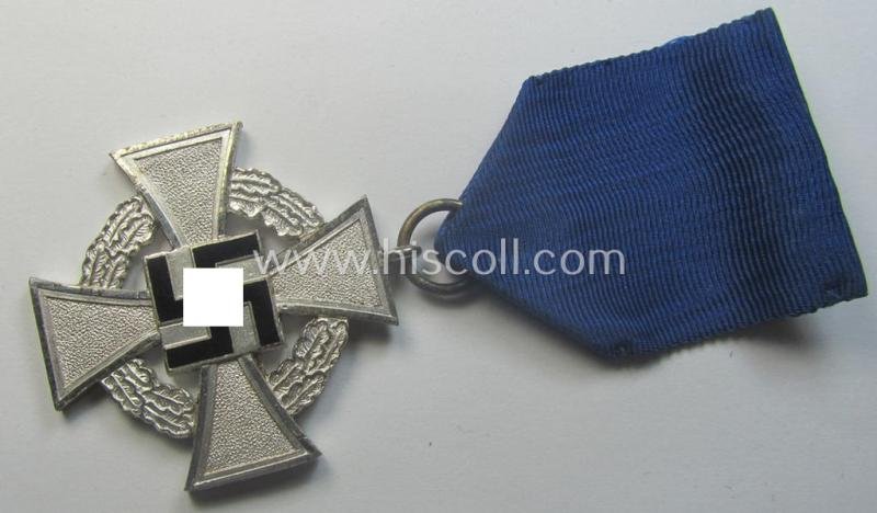 'Treuedienst Ehrenzeichen 2. Klasse' that comes stored in its maker- (ie. 'Wächtler & Lange'-) marked, two-pieced etui — image 3