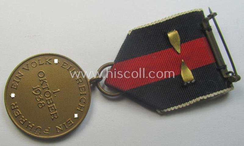 WH Czech-occupation- (ie. 'Anschluss'-) medal: '1. Oktober 1938' that comes with its period-attached 'PB-Spange' and that comes stored in its bordeaux-red-coloured- and/or non-maker-marked etui — image 5