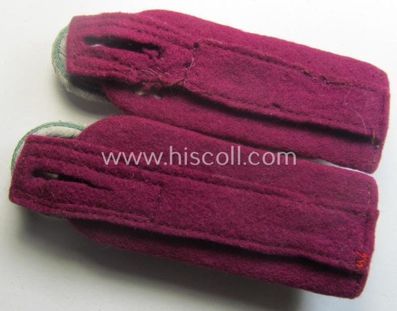 Pair of WH (Heeres) officers'-pattern shoulderboards as piped in the neat darker-purple-red- (ie. 'bordeaux-roter'-) coloured branchcolour: 'Oberst u. Mitglied der (Nebel)Werfer-Trpn.' — image 3
