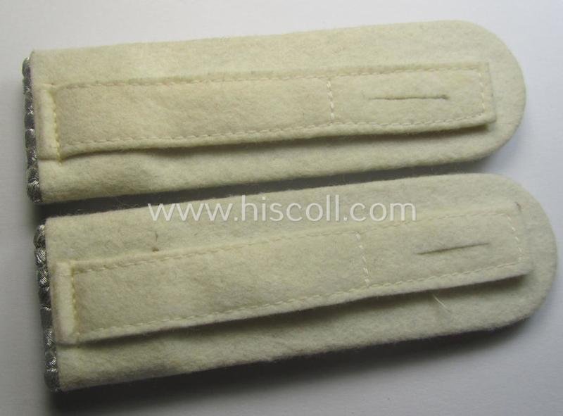 'Virtually mint' pair of neatly 'cyphered', WH (Heeres) officers'-type shoulderboards as piped in the white- (ie. 'weisser'-) coloured branchcolour as was specifically intended for usage by a: 'Hauptmann des Infanterie-Rgts. 3' — image 3