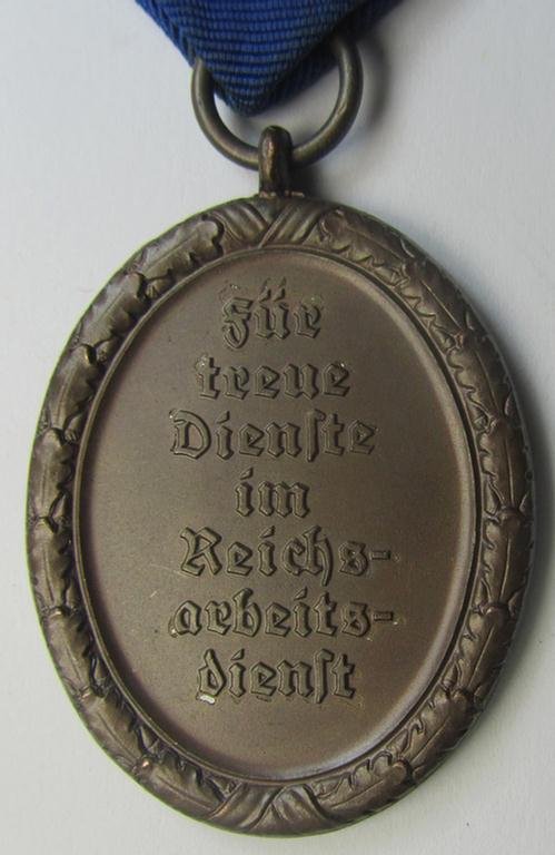 RAD (ie. 'Reichsarbeitsdienst'): 'Dienstauszeichnung 4. Stufe für Männer' as was intended for 4 years loyal-service and that comes mounted onto its period (broad-sized) ribbon (ie. 'Bandabschnitt') — image 4