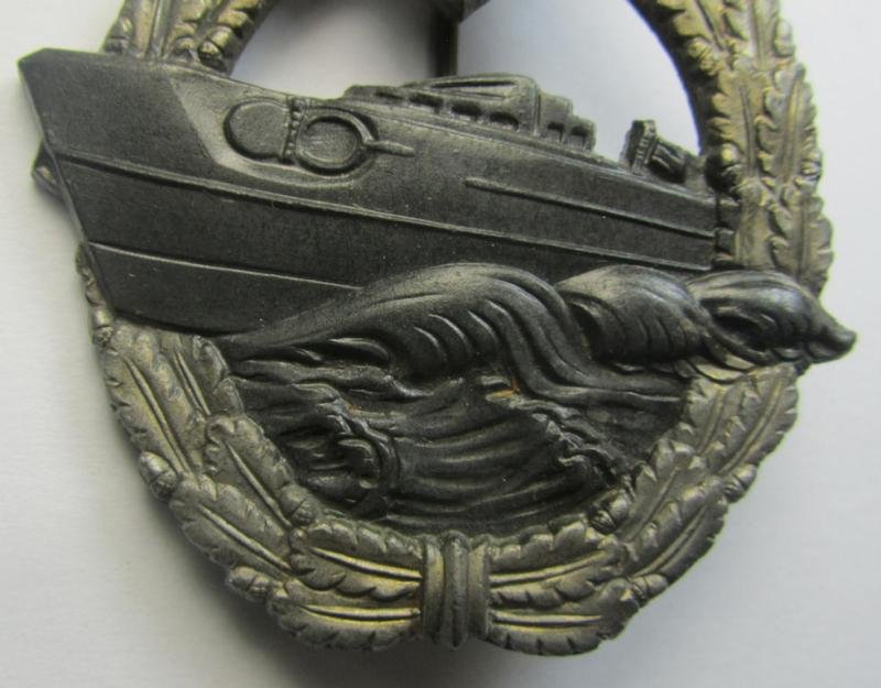 WH (Kriegsmarine) so-called: 'Kriegsabzeichen für Schnellboote - 2. Modell' (or: E-boat-war-badge of the 2nd model) being a maker- (ie. 'RS'-) marked example as was produced by the: 'Rudolf Souval'-company — image 3