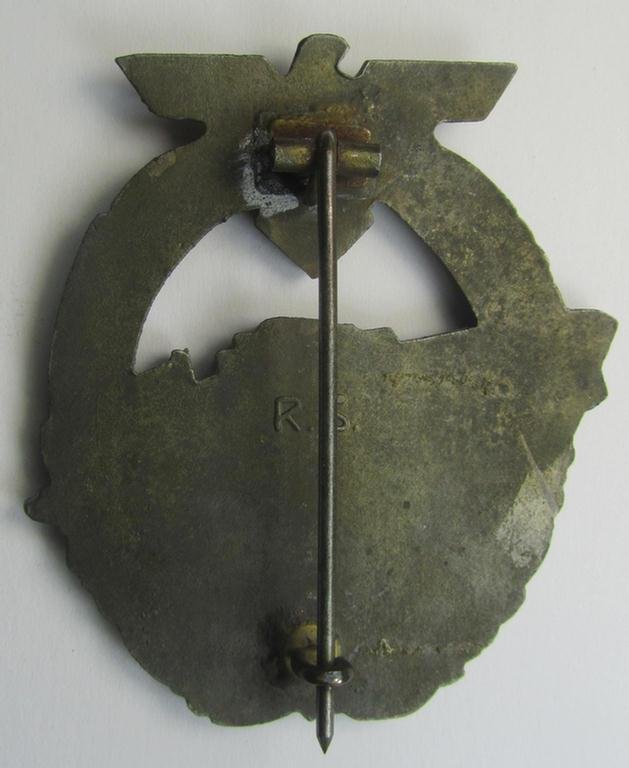 WH (Kriegsmarine) so-called: 'Kriegsabzeichen für Schnellboote - 2. Modell' (or: E-boat-war-badge of the 2nd model) being a maker- (ie. 'RS'-) marked example as was produced by the: 'Rudolf Souval'-company — image 4