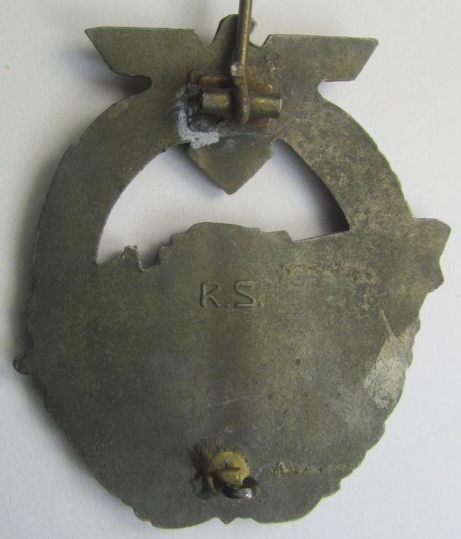 WH (Kriegsmarine) so-called: 'Kriegsabzeichen für Schnellboote - 2. Modell' (or: E-boat-war-badge of the 2nd model) being a maker- (ie. 'RS'-) marked example as was produced by the: 'Rudolf Souval'-company — image 5