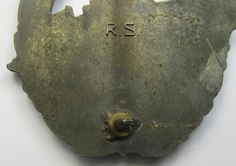 WH (Kriegsmarine) so-called: 'Kriegsabzeichen für Schnellboote - 2. Modell' (or: E-boat-war-badge of the 2nd model) being a maker- (ie. 'RS'-) marked example as was produced by the: 'Rudolf Souval'-company — image 6