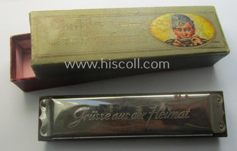 TR-era- (ie. 'Deutsche Wehrmacht'-) related harmonica entitled: 'Grüsse aus der Heimat' that came stored in its original and/or carton-based box ie. etui — image 6