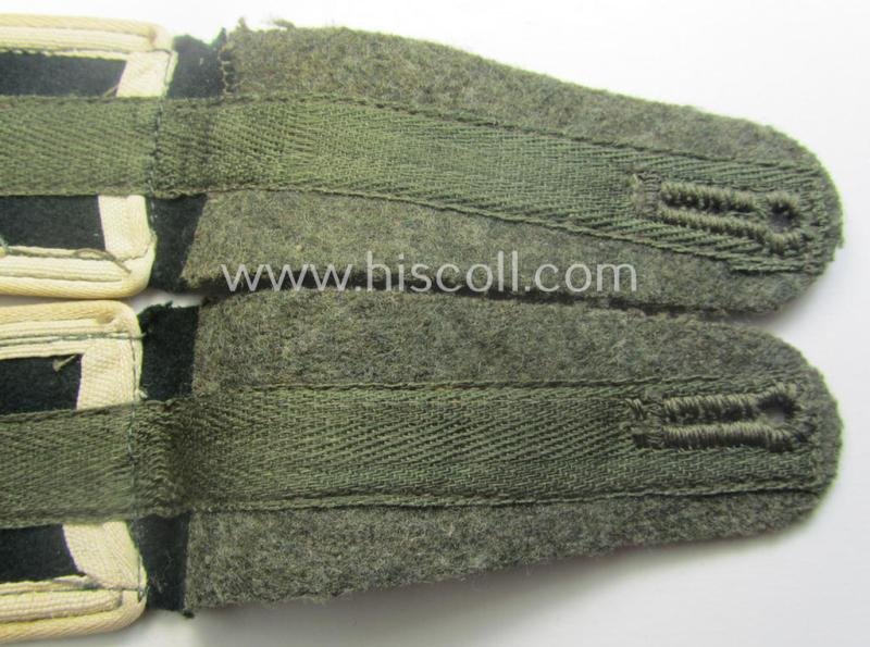 Stunning - and/or fully matching! - pair of WH (Heeres) later-war-period so-called: 'M44'-styled. EM-type, 'cyphered' shoulderstraps as was intended for a: 'Soldat der Inf.-Truppen u. Mitglied einer Unteroffiziersschule' — image 5