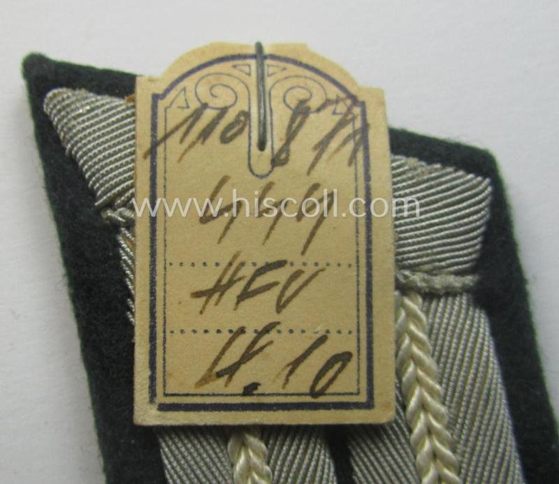 Pair of WH (Heeres) officers'-pattern collar-tabs (ie. 'Kragenspiegel für Offiziere') as piped in the white- (ie. 'weisser'-) coloured branchcolour as was intended for an: 'Offizier der Infanterie-Trpn.' — image 4