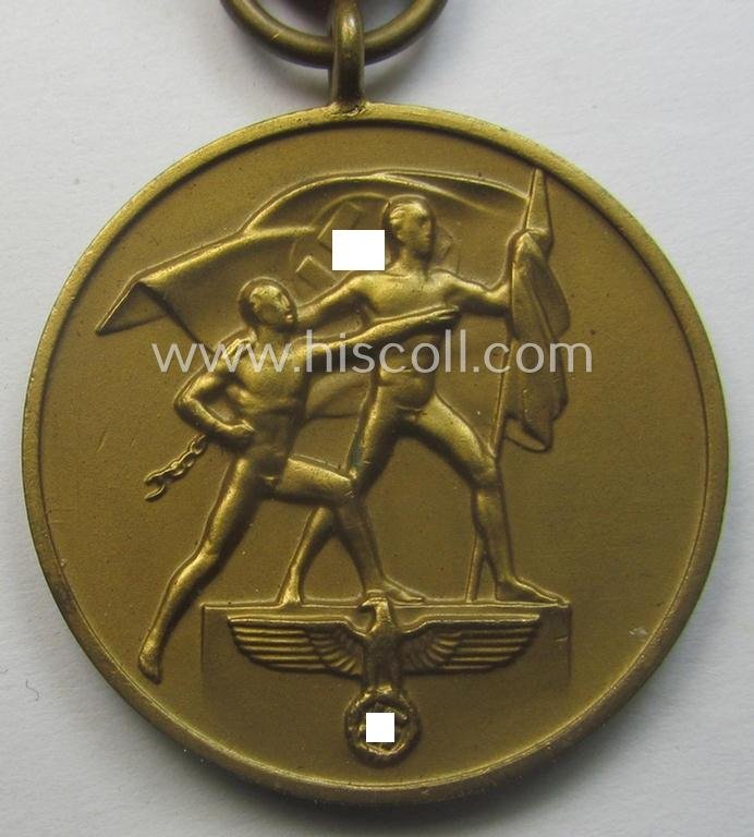 WH Czech-occupation- (ie. 'Anschluss'-) medal: '1. Oktober 1938' that comes mounted onto its period ribbon and that shows a firmly (and period!) attached 'Prager Burg-Spange' and that came with its accompanying 'Feld-/Bandspange' — image 2