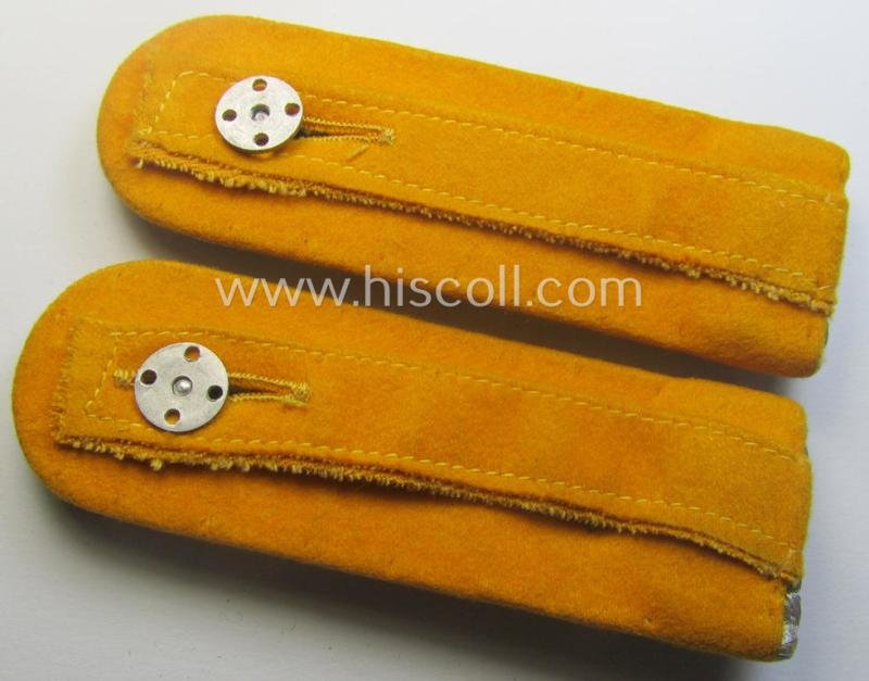 Pair of WH (Luftwaffe) officers'-type shoulderboards as piped in the golden-yellow-coloured brancolour as was intended for usage by an: 'Oberleutnant der Flieger- o. Fallschirmjäger-Trpn.' — image 3