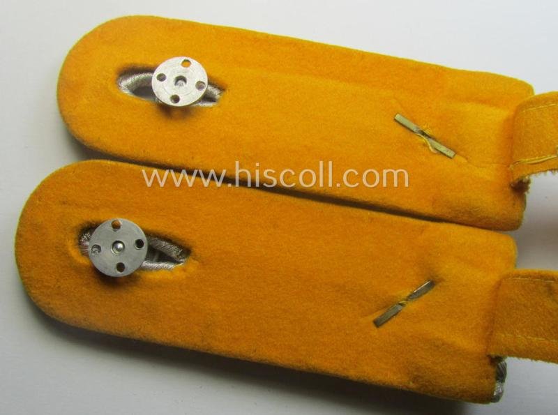 Pair of WH (Luftwaffe) officers'-type shoulderboards as piped in the golden-yellow-coloured brancolour as was intended for usage by an: 'Oberleutnant der Flieger- o. Fallschirmjäger-Trpn.' — image 4