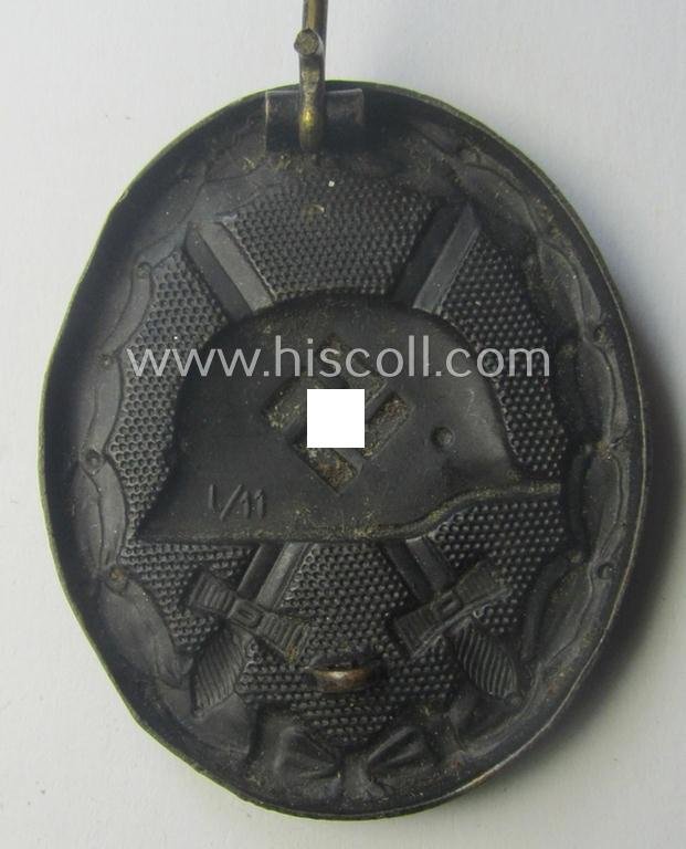 Clearly maker- (ie. 'L/11'-) marked example of a black-class wound-badge (or: 'Verwundeten-Abzeichen in Schwarz') being an example that was produced by the maker (ie. 'Hersteller') named: 'Wilhelm Deumer' — image 3