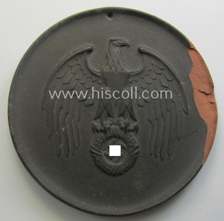 Regrettably damaged, earthenware (ie. 'Allach'-produced!): 'SS-Siegerplakette' as was issued during the: 'Sommer Sonnenwendwettkämpfen der SS' held in 1939 and that comes stored in its period, carton-based box as issued — image 6
