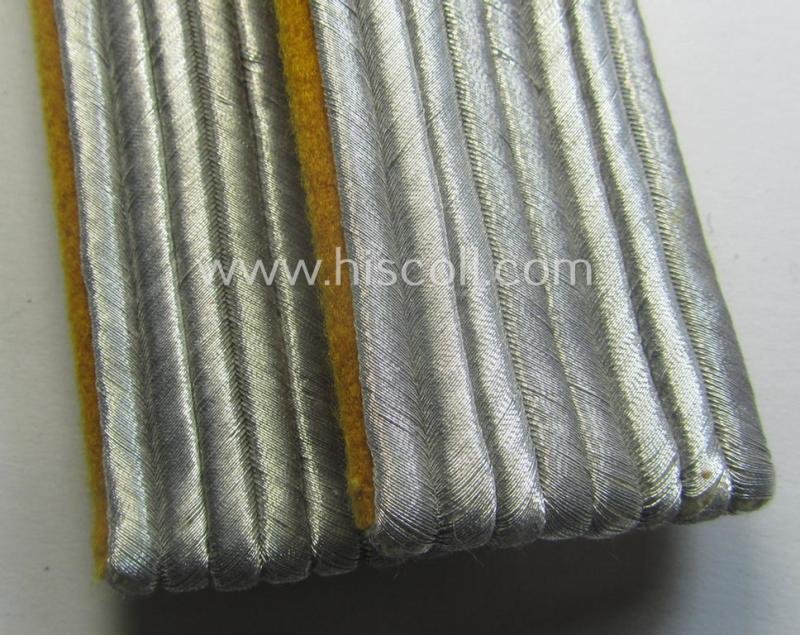 Pair of WH (Luftwaffe) officers'-type shoulderboards as piped in the golden-yellow-coloured brancolour as was intended for usage by a: 'Leutnant der Flieger- o. Fallschirmjäger-Trpn.' — image 2