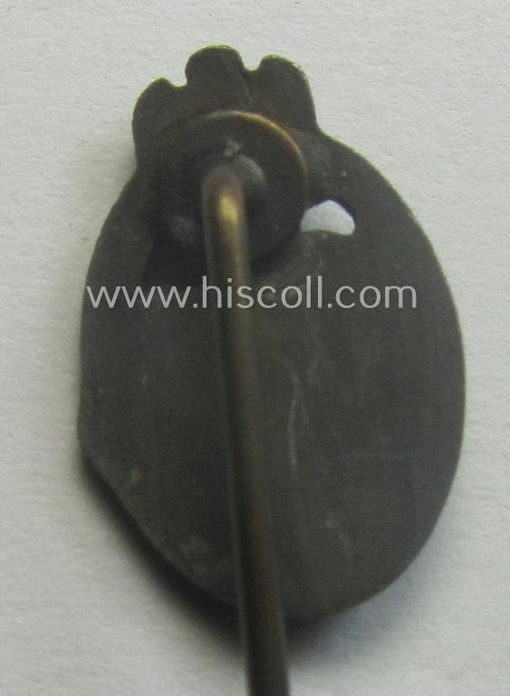 Neat - and 17 mm. sized! - miniature-lapel-pin depicting a: 'Panzerkampfabzeichen in Bronze' (or: bronze-class panzer-assault-badge ie. PAB) being a non-maker-marked example as executed in darkened, bronze-coloured metal — image 3