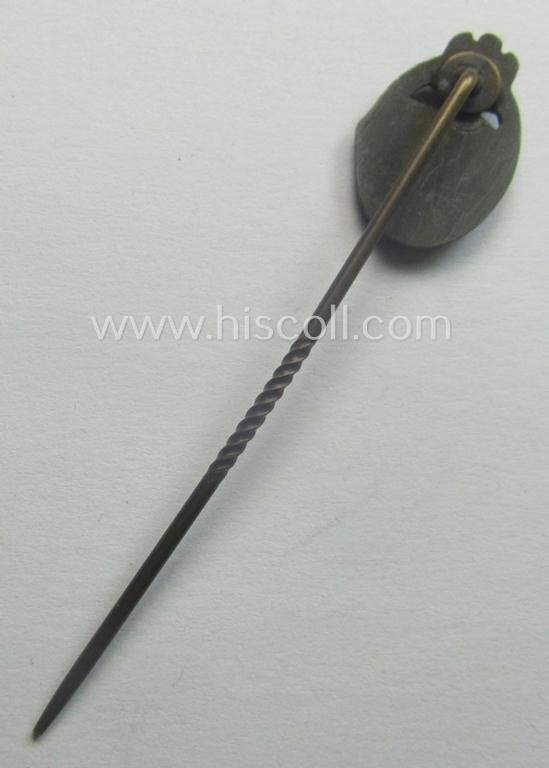Neat - and 17 mm. sized! - miniature-lapel-pin depicting a: 'Panzerkampfabzeichen in Bronze' (or: bronze-class panzer-assault-badge ie. PAB) being a non-maker-marked example as executed in darkened, bronze-coloured metal — image 4