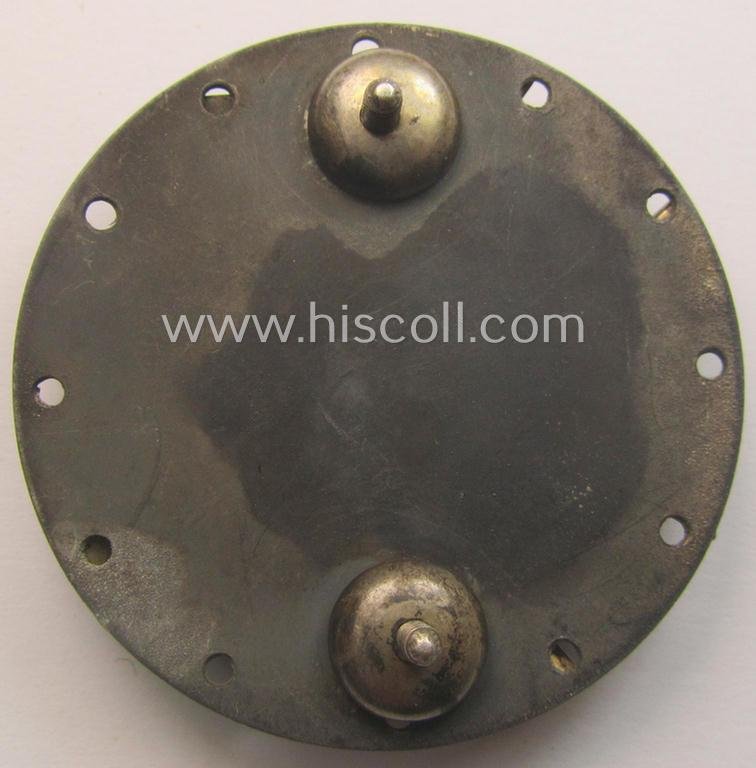 Very unususal, WWI-period Iron Cross 1st class (or: 'EK 1. Klasse') being a typical non-maker-marked example that comes mounted onto its functional 'screw-back'- (ie. 'an der Schraube'-) set-up — image 3