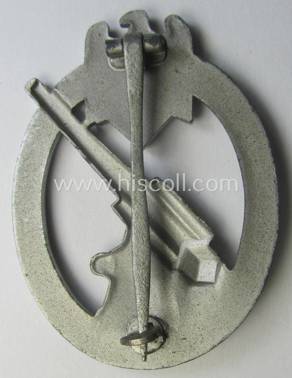 'Virtually mint' example of a: 'Heeres-Flakkampf-Abzeichen' being a (typical) non-maker-marked- and/or zinc- (ie. 'Feinzink'-) based specimen as was produced by the desirable maker (ie. 'Hersteller'): 'Förster & Barth' — image 4