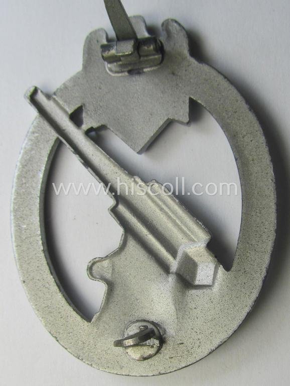 'Virtually mint' example of a: 'Heeres-Flakkampf-Abzeichen' being a (typical) non-maker-marked- and/or zinc- (ie. 'Feinzink'-) based specimen as was produced by the desirable maker (ie. 'Hersteller'): 'Förster & Barth' — image 5