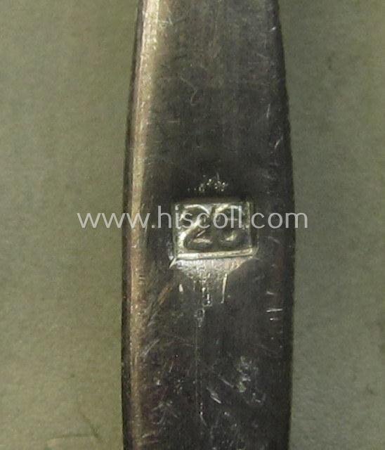 Very unusual - and dual maker-marked! - 'Eisernes Kreuz 1. Klasse' (ie. Iron Cross 1st Class) being a maker- (ie. '26'- and/or 'L/18'-) marked example as was produced by the company: 'B.H. Mayer's Kunstprägeanstalt' — image 4