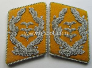 Pair of - fully matching! - WH (Luftwaffe) officers'-type collar-patches …