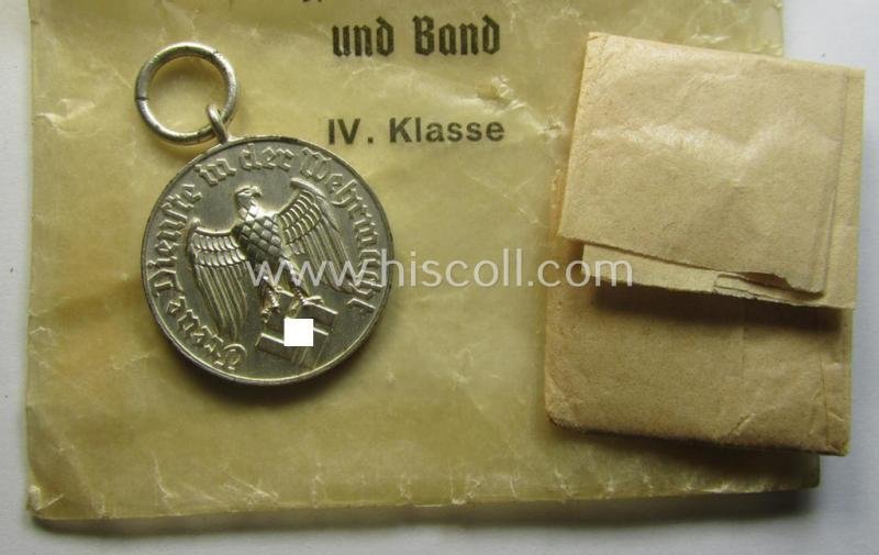 Superb - and usually seen! - WH (Luftwaffe) bright-silver-toned, 'WH-DA der 4. Klasse für 4 Jahre Dienstzeit' that comes with its accompanying ribbon (ie. 'Bandabschnitt') and eagle-device as stored in its period 'Cellophan'-based pouch — image 2