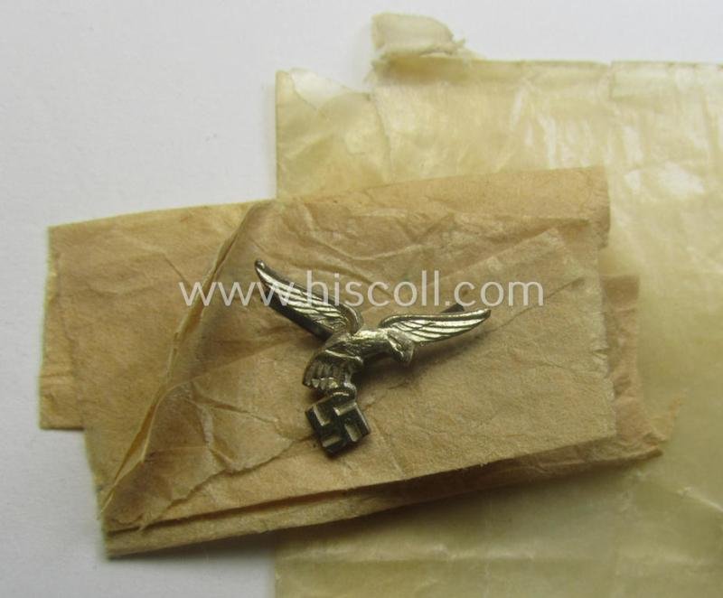 Superb - and usually seen! - WH (Luftwaffe) bright-silver-toned, 'WH-DA der 4. Klasse für 4 Jahre Dienstzeit' that comes with its accompanying ribbon (ie. 'Bandabschnitt') and eagle-device as stored in its period 'Cellophan'-based pouch — image 3