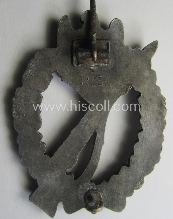'Variant'-pattern, zinc- (ie. 'Feinzink'-) based example of an: 'Infanterie-Sturmabzeichen in Silber' being a maker- (ie. 'R.S.'-) marked example as produced by the Austrian maker (ie. 'Hersteller') 'Rudolf Souval' based in Wien (Vienna) — image 4