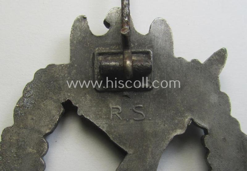 'Variant'-pattern, zinc- (ie. 'Feinzink'-) based example of an: 'Infanterie-Sturmabzeichen in Silber' being a maker- (ie. 'R.S.'-) marked example as produced by the Austrian maker (ie. 'Hersteller') 'Rudolf Souval' based in Wien (Vienna) — image 5