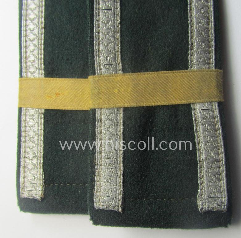 Interesting - and unusually seen! - pair of WH (Heeres) NCO-type shoulderstraps: 'Uffz. eines Infanterie-Rgts.' that comes with a period-attached pair of bright-yellow-coloured so-called: Batt.-designator 'Laschen' — image 2