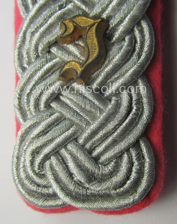 Single, WH (Heeres) 'cyphered' officers'-type shoulderboard as were intended for usage by a: 'Major eines Panzer-Instandsetzungs-Abtlgs.' — image 2